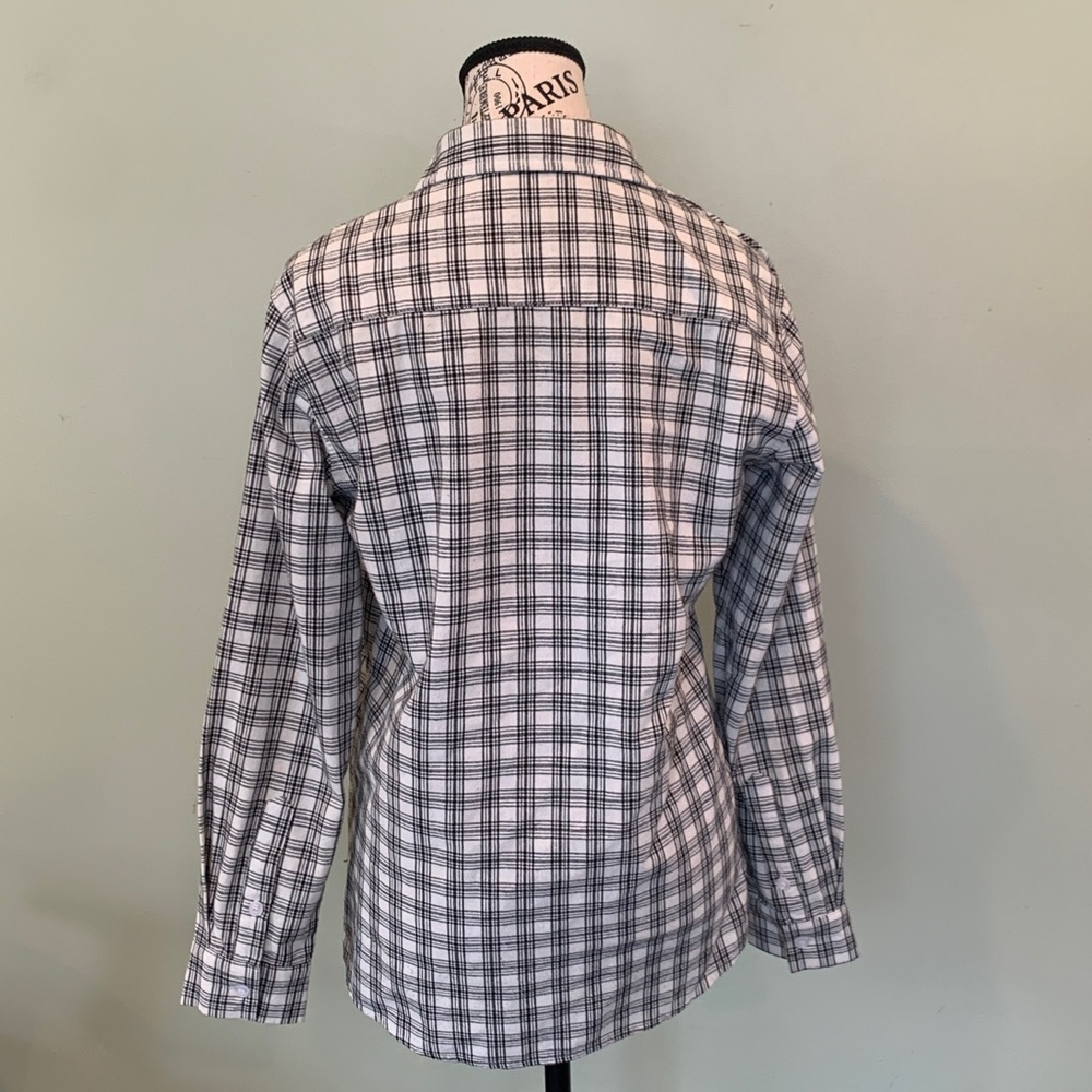 Women’s Fits like a Small Labeled Large Black and White Plaid Button Front Shirt - Picture 4 of 6